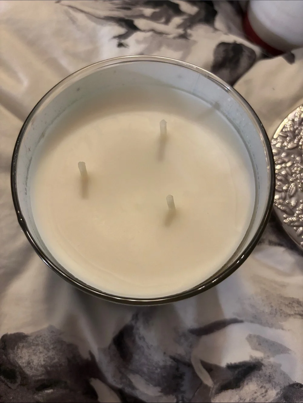 Bath & Body Works Falling Flurries Candle — Blue & Gold Winter Forest 3 wick